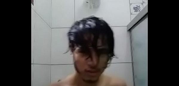  Emo tomando banho ao som de Linkin park